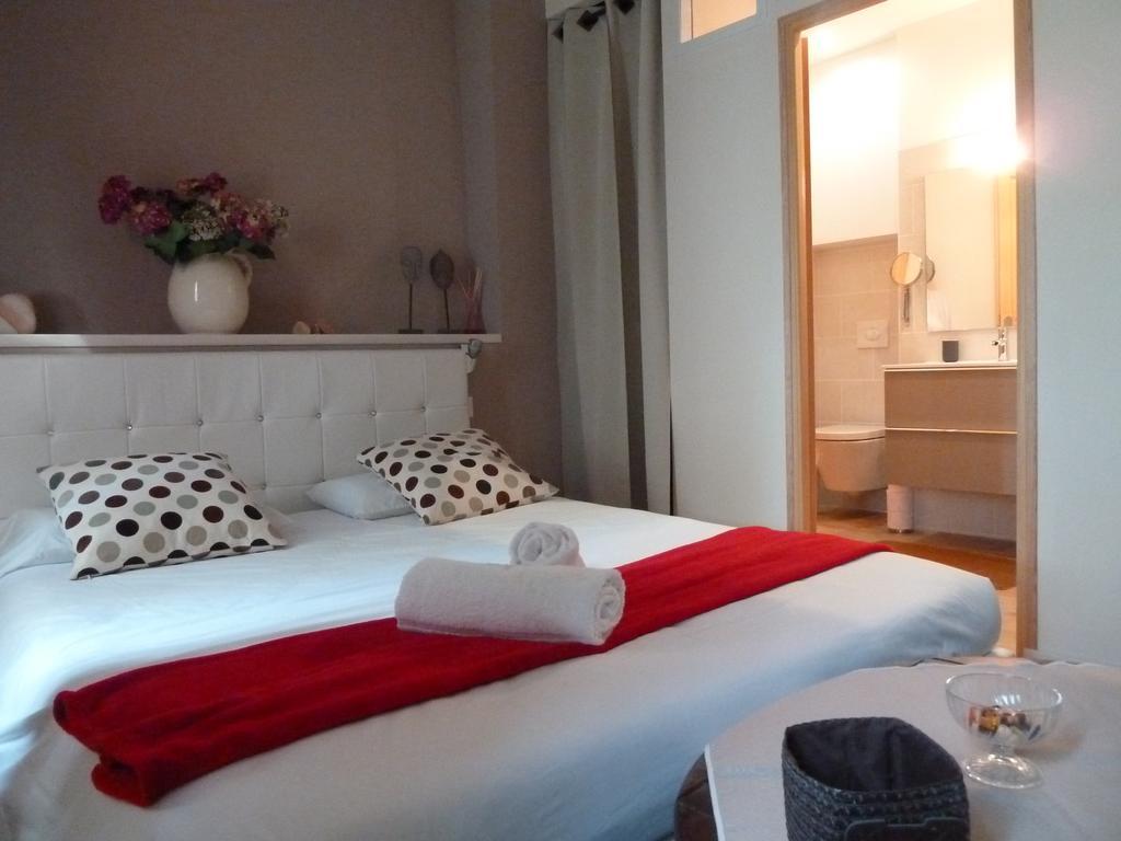 Chambre D'Hotes "Le Village" Villenouvelle エクステリア 写真